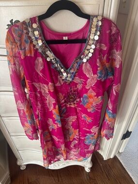 Embellished Fuchsia Floral V-Neck Tunic Top